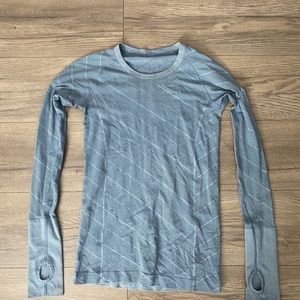 Lululemon size 6 womens long sleeve athletic shirt